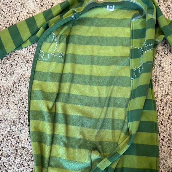 Boys green striped footie pajamas - Picture 4 of 6